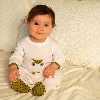 This adorable, white, footed onesie has a little pocket on the front with a cute animal theme. Polka dots on the ends of the sleeves and bottom of the feet add to the cuteness. The french closure on the back provides the perfect place to add a name or a monogram!  Size 0-6 Months and 6-12 Months  100% cotton