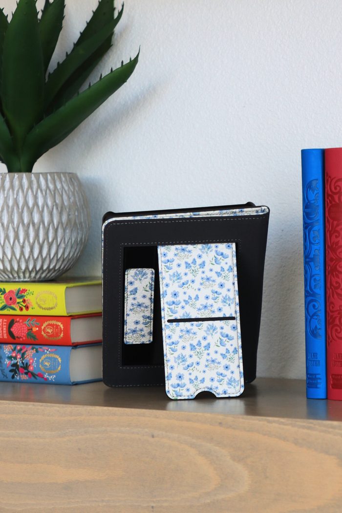 booked & busy kindle case