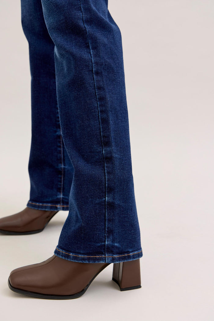 Judy Blue Mid Rise Straight Jeans 30" Inseam